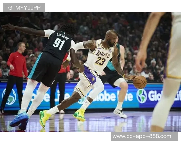 湖人半场落后开拓者10分詹姆斯贡献10分4篮板杨瀚森仍未登场