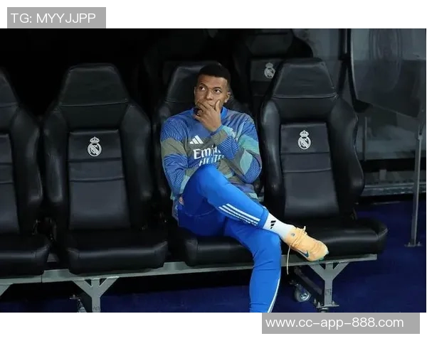 姆巴佩展现率性风格与时尚魅力迪奥2026夏季广告大片引领潮流